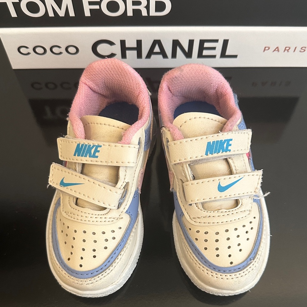 Nike Kids Sneakers in Cream, Pink, and Purple Size 6.5 - 7/ 23 Turkey